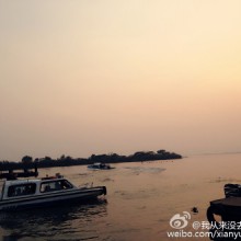 今天阳澄湖一游，湖边看夕阳，湖上赏秋景，摘摘柚子，逗逗狗，又该出去走走了。