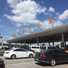 清平乐《杜鹃啼晨》杜鹃啼晨，落叶雨纷纷。寒露过后秋已深，风动始觉身冷。 江静水远烟翠，云重归雁难飞。无感萧瑟悲意，阳澄湖上蟹肥！