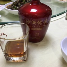 哎呀我的妈，这顿饭吃的啊，开车出去两个半小时才到，就为了吃正宗阳澄湖大闸蟹，才回来，再加上逛了一下午，现在脚都肿了