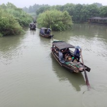 沙家浜风景区位于秀丽明媚的常熟阳澄湖畔，因当年京剧《沙家浜》而家喻户晓。 ​​​​