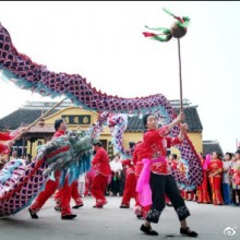 阳澄湖镇圆通庙会 今夏热度不减，在阳澄湖镇车渡村大娄东花园浜阳澄湖边有个圆通禅院，每年农历六月廿六，为庆祝二郎神杨戬生日，来自上海、昆山、常熟以及阳澄湖镇的民众都会自发来到圆通禅院祈福并举办庙会。 ​