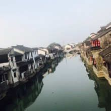 nice的一天，从北京到上海看了Chinajoy游戏展览，晚上驱车一百多公里去吃阳澄湖大闸蟹，啃着螃蟹看着湖的时候突然觉得人生幸福无非如此，听着桌子上的男的们喝着黄酒侃着大山，明天继续忙碌，工作生活生